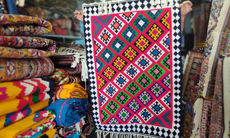 فیروزآباد، گنجینهای از هنرهای دستبافت ایل قشقایی فیروزآباد، گنجینهای از هنرهای دستبافت ایل قشقایی