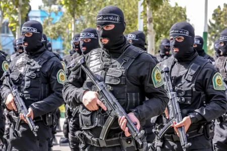 امام جمعه فراشبند: همکاری و مشارکت مردم با پلیس، بسترساز امنیت پایدار در جامعه است. اقتدار پلیس در گرو ارتباط مؤثر با مردم است